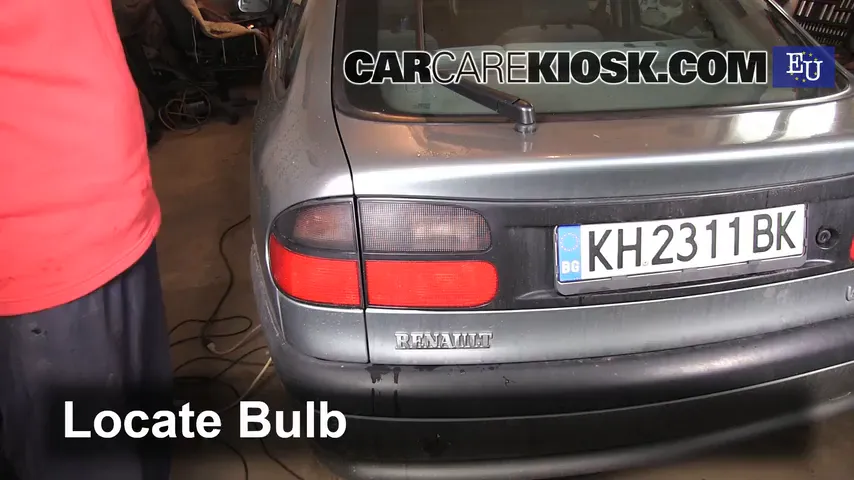 1997 Renault Laguna Combi 1.6L 4 Cyl. Lights